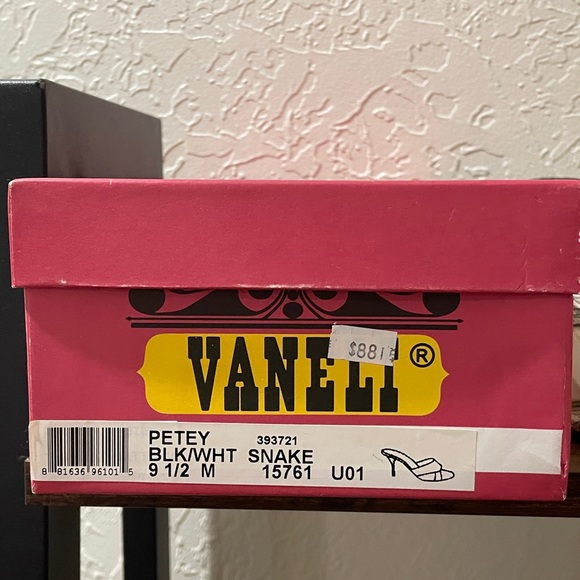 Vaneli Snakeskin Heels w/ Silver Metal Heel Sz. 9.5 - Picture 3 of 8